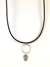 Charger l'image dans la galerie, Pendentif tête de mort en argent