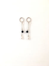 Load image into Gallery viewer, Silver long earrings with chains and pearls