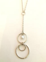 Load image into Gallery viewer, Rings necklace with silver pearl