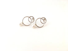 Load image into Gallery viewer, Boucles d'oreilles minimalistes en argent