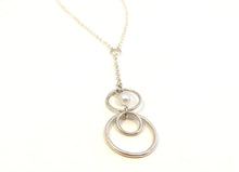 Load image into Gallery viewer, Rings necklace with silver pearl