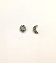 Charger l'image dans la galerie, Trio de boucles d'oreilles minimalistes | Lune, beigne, rond