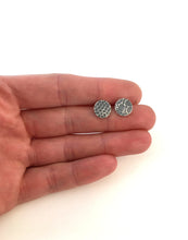 Load image into Gallery viewer, Boucles d'oreilles rondes minimalistes en argent