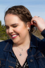 Load image into Gallery viewer, Silver textured round earrings with pearl