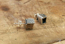 Load image into Gallery viewer, Boucles d'oreilles cubes en argent