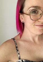 Load image into Gallery viewer, Boucles d'oreilles rondes minimalistes en argent
