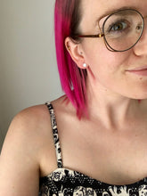 Charger l'image dans la galerie, Boucles d'oreilles rondes minimalistes en argent