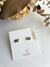 Charger l&#39;image dans la galerie, Un éclat dans le mouvement
