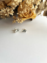 Charger l&#39;image dans la galerie, Un éclat dans le mouvement
