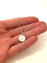 Load image into Gallery viewer, Pendentif minimaliste en argent
