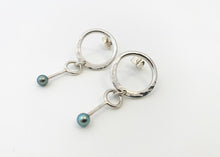 Load image into Gallery viewer, Boucles d&#39;oreilles rondes forgées avec perles
