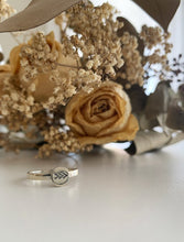 Load image into Gallery viewer, Bague minimaliste en argent
