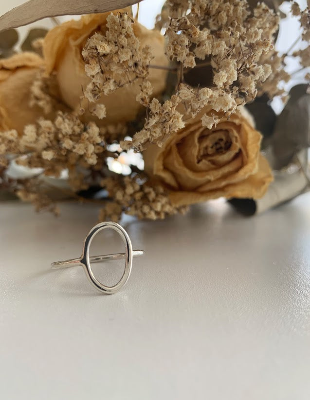 Bague ovale minimaliste en argent