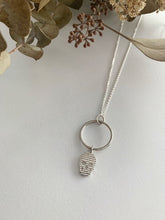 Load image into Gallery viewer, Pendentif tête de mort en argent
