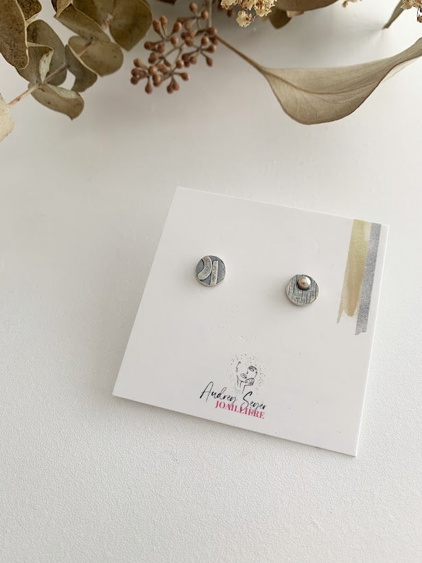 Boucles d'oreilles rondes minimalistes avec perle