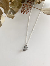 Load image into Gallery viewer, Pendentif minimaliste en argent

