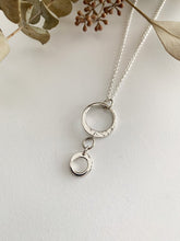 Load image into Gallery viewer, Pendentif anneaux ronds en argent

