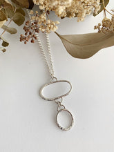 Load image into Gallery viewer, Pendentif ovale en argent
