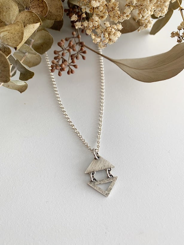 Pendentif triangle en argent