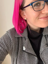 Charger l&#39;image dans la galerie, Boucles d&#39;oreilles triangles or 10k
