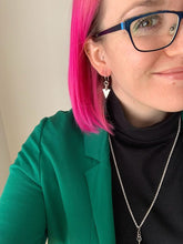 Load image into Gallery viewer, Boucles d&#39;oreilles triangles en argent
