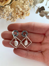 Charger l&#39;image dans la galerie, Boucles d&#39;oreilles beignes et losanges pendentes
