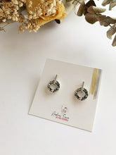 Charger l&#39;image dans la galerie, Boucles d&#39;oreilles barres et beignes

