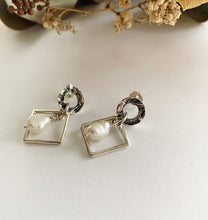 Charger l&#39;image dans la galerie, Boucles d&#39;oreilles beignes et losanges pendentes
