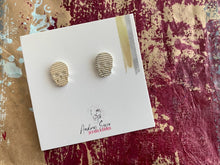Charger l&#39;image dans la galerie, Boucles d&#39;oreilles minimalistes crânes en argent
