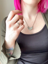 Charger l&#39;image dans la galerie, Collier lune et perles en argent

