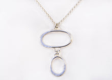 Charger l&#39;image dans la galerie, Pendentif ovale en argent

