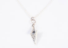 Charger l&#39;image dans la galerie, Pendentif triangle en argent

