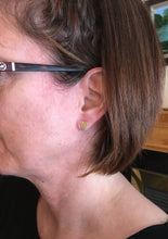 Charger l&#39;image dans la galerie, Boucles d&#39;oreilles triangles or 10k
