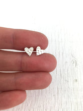 Load image into Gallery viewer, Boucles d&#39;oreilles minimalistes en argent
