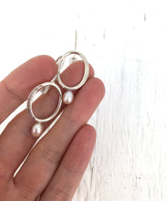 Charger l&#39;image dans la galerie, Boucles d&#39;oreilles ovales avec perle en argent
