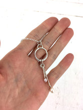 Load image into Gallery viewer, Pendentif en argent avec perle et boucle d&#39;or
