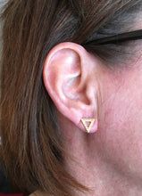 Charger l&#39;image dans la galerie, Boucles d&#39;oreilles triangles or 10k
