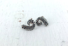 Load image into Gallery viewer, Boucles d&#39;oreilles minimalistes en argent
