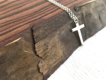 Load image into Gallery viewer, Pendentif croix en argent

