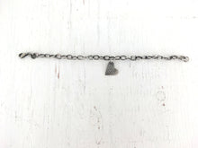 Load image into Gallery viewer, Bracelet coeur texturé en argent

