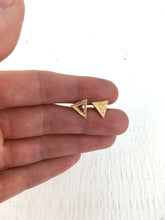 Charger l&#39;image dans la galerie, Boucles d&#39;oreilles triangles or 10k
