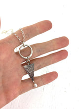 Load image into Gallery viewer, Pendentif triangle et rond en argent
