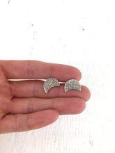 Charger l&#39;image dans la galerie, Boucles d&#39;oreilles minimalistes en argent
