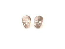Charger l&#39;image dans la galerie, Boucles d&#39;oreilles minimalistes crânes en argent
