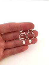 Load image into Gallery viewer, Boucles d&#39;oreilles argent et perle
