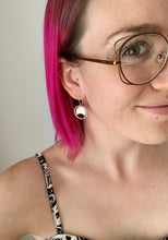 Load image into Gallery viewer, Boucles d&#39;oreilles croissant de lune en argent
