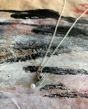Load image into Gallery viewer, Pendentif minimaliste en argent

