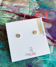 Load image into Gallery viewer, Boucles d&#39;oreilles rondes minimalistes en argent

